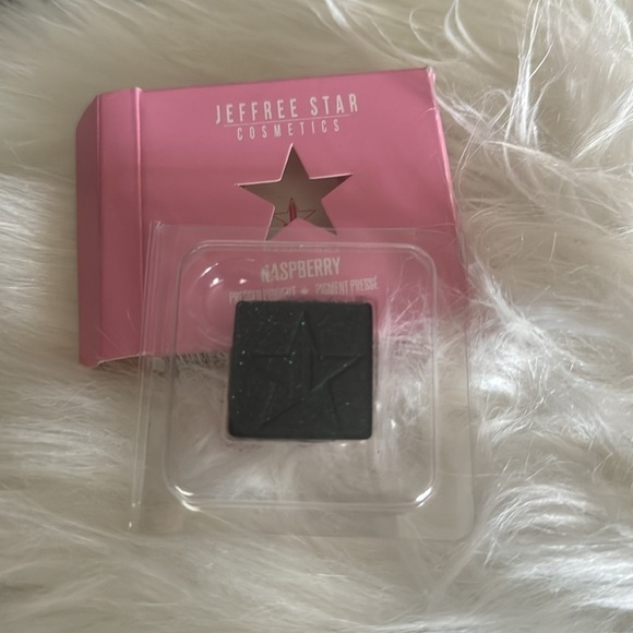 Jeffree Star Eyeshadow- Raspberry- Single- Pressed Pigment - Picture 3 of 3